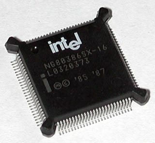 80386SX as QFP package, photo: Intel
