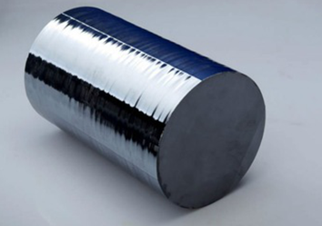 Silicon cylinder (ingot) made of monocrystalline silicon, photo: http://de.yixinwafer.com