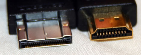 UDI- und HDMI-Stecker (rechts) im Vergleich, Foto: Intel